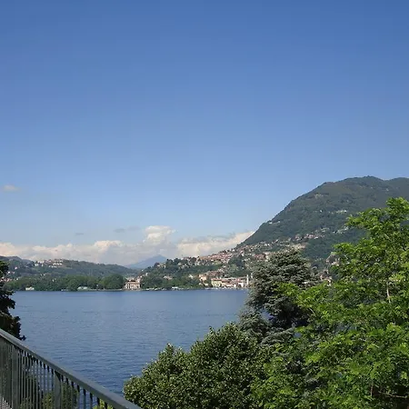 아파트 Flat With Pool Lake View