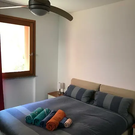 Flat With Pool Lake View