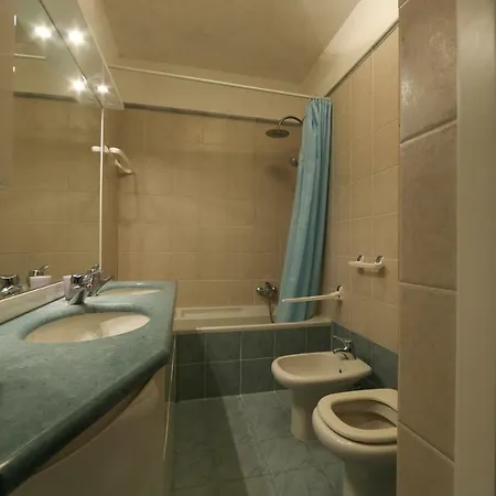 Flat With Pool Lake View