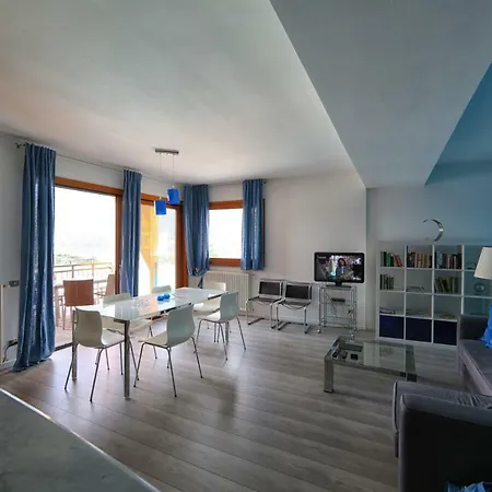 Flat With Pool Lake View *