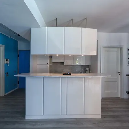 Flat With Pool Lake View